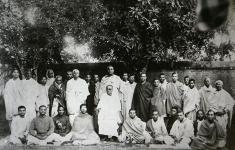srila-bhaktisiddhanta-saraswati-thakur-and-his-disciples